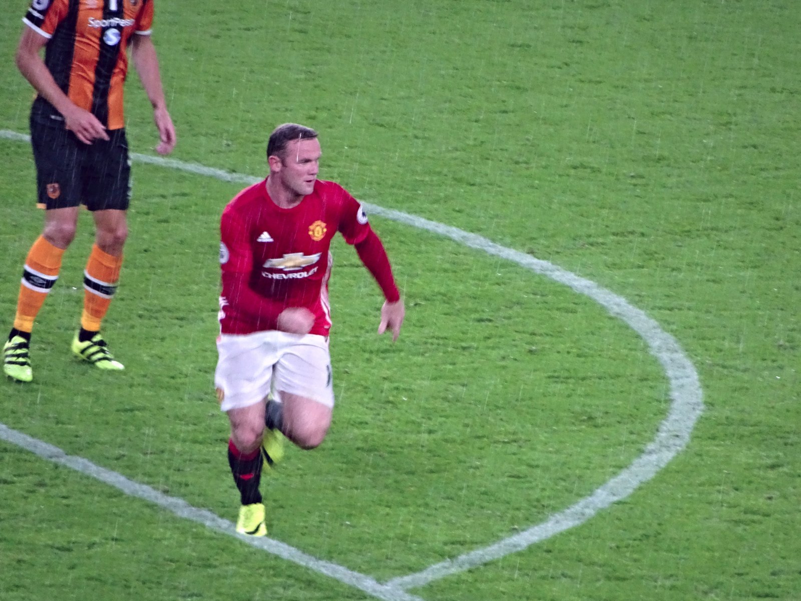 Wayne Rooney playing in Hull City versus Manchester United on 27 August 2016
