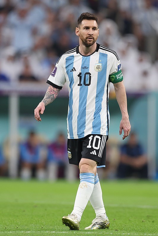 Lionel Messi wearing Argentina’s number 10 shirt at the 2022 FIFA World Cup